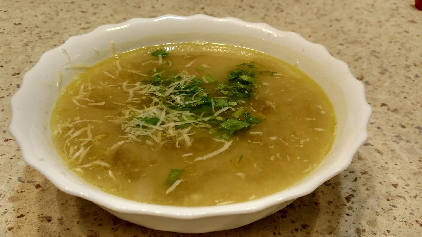 Бульон с сельдереем. Луковый суп для похудения. Суп с луком. Диета на луковом супе. Луковый суп с сельдереем.