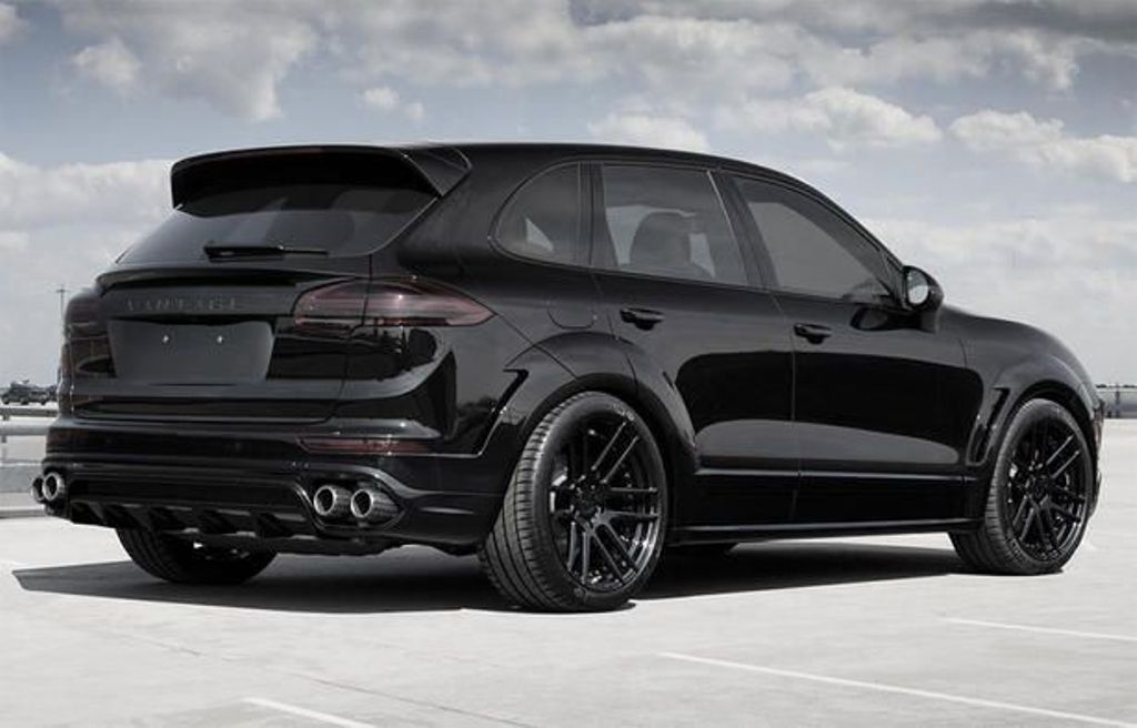 AUTO WORLD Porsche Cayenne GTS