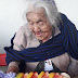 ‘Mamá Coco’ cumple 108 años en Michoacán; la festejan con pastel