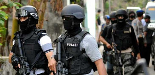 Jelang Putusan MK, Densus 88 Polri Tangkap Pimpinan Ormas Islam di Cirebon