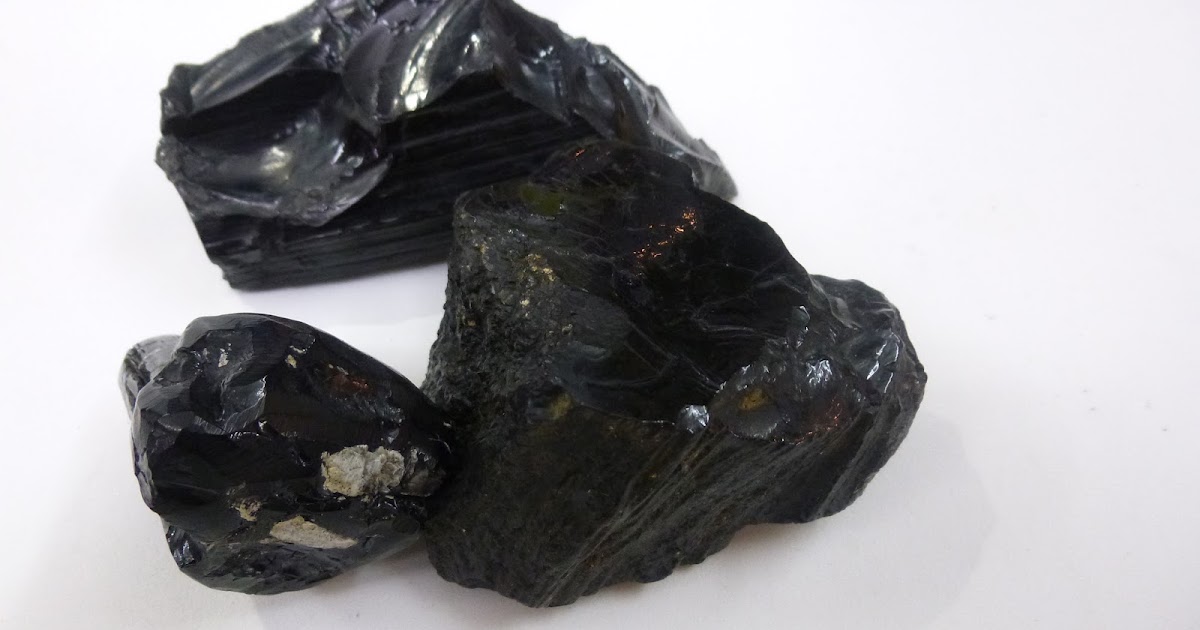 Diseños con Quiastolita y Azabache Las piedras negras