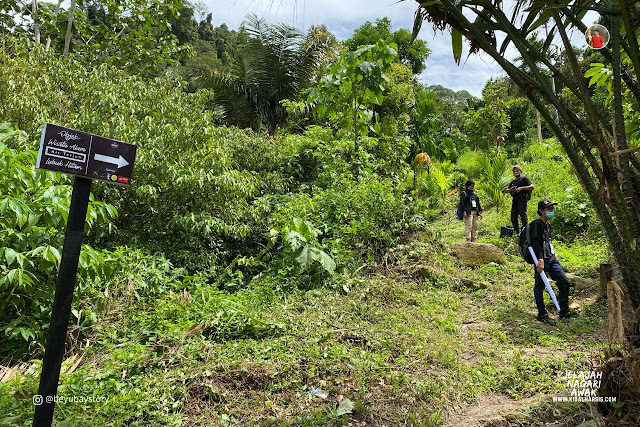 Ngobrol Asik di Air Terjun Lubuk Hitam Ngobrol Asik di Air Terjun Lubuk Hitam