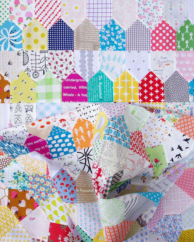 One Patch Quilt - Row Houses | © Red Pepper Quilts 2018 #onepatchquilt #scrapquilt #patchworkquilt