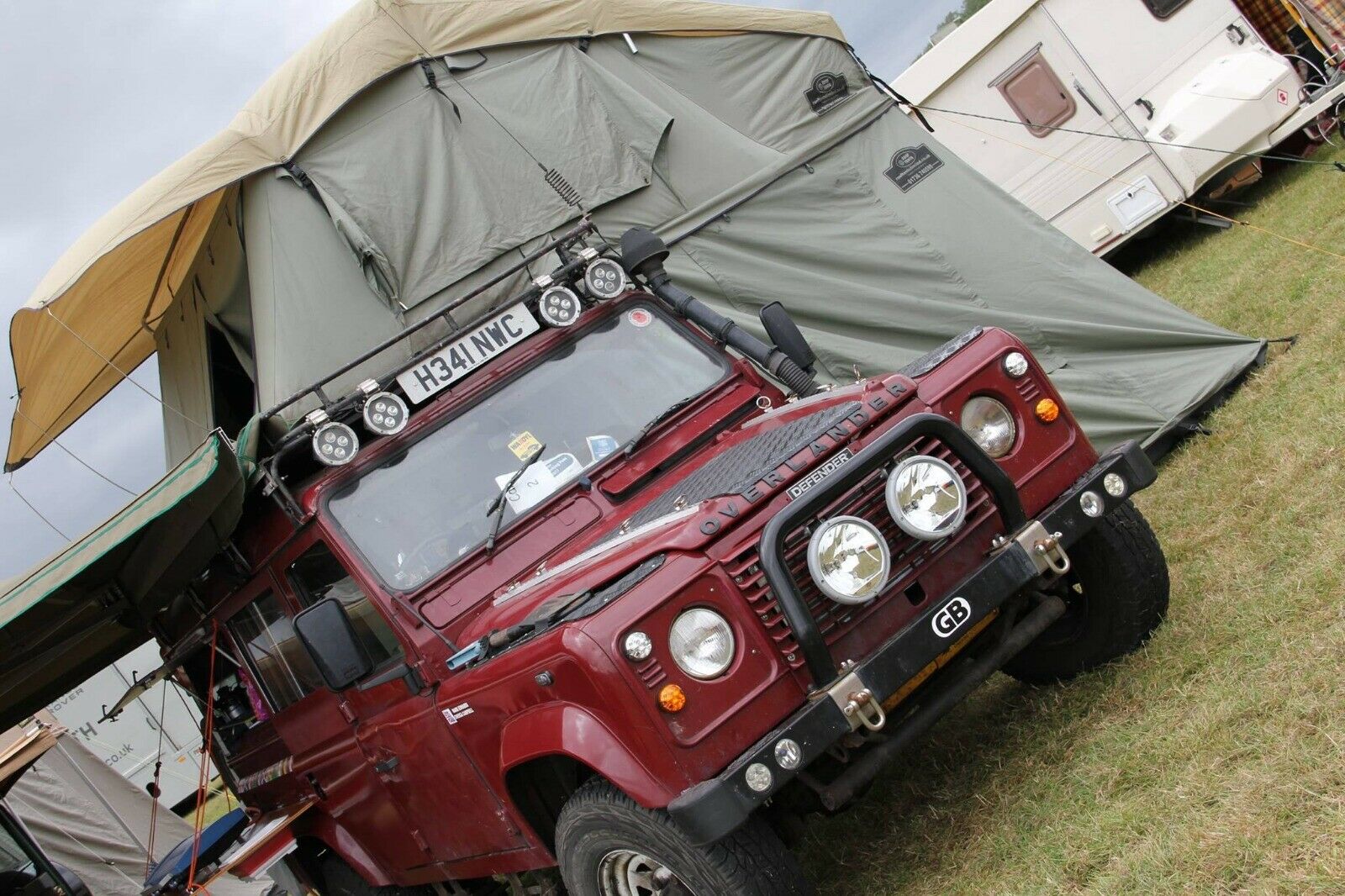 Defender 200. LR Defender 90 Roof Tent. Двойная крыша Дефендер 110. Палатка на крышу Дефендер 110. Аксессуары ленд Ровер Дефендер 2020 палатка на крышу.