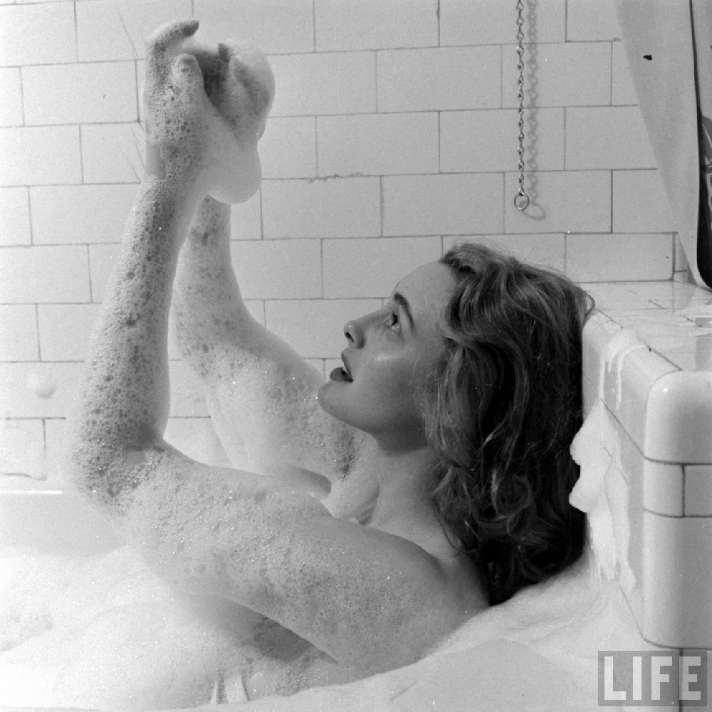 Patricia Neal / Bathtub City Chicago.