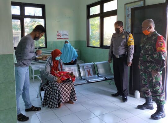 Gempar, Bayi Tanpa Busana Ditemukan Didepan Teras Rumah