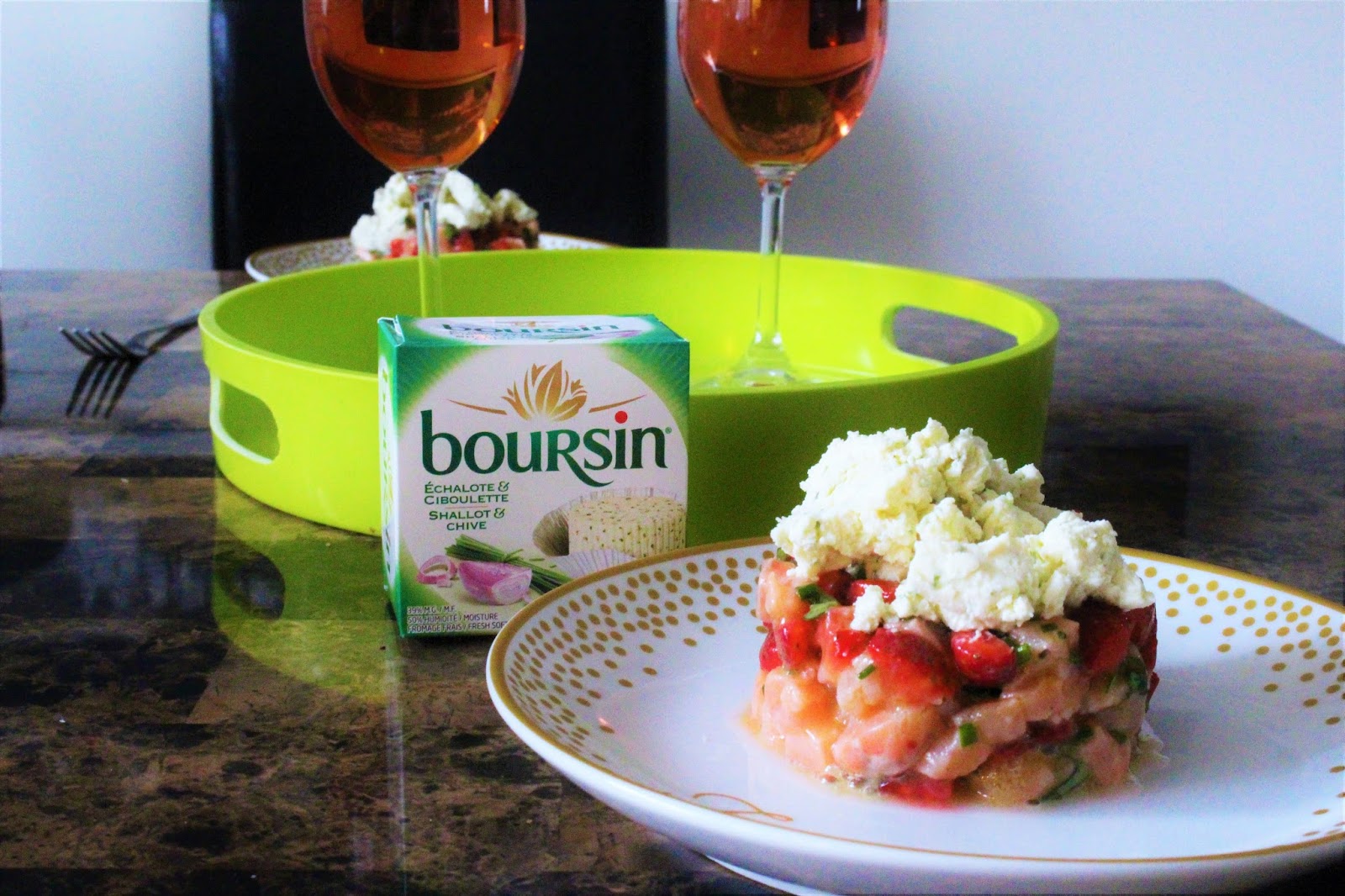 Nous avons testé Tartare de saumon, fraises et Boursin® Bouquet de basilic & Ciboulette Etre
