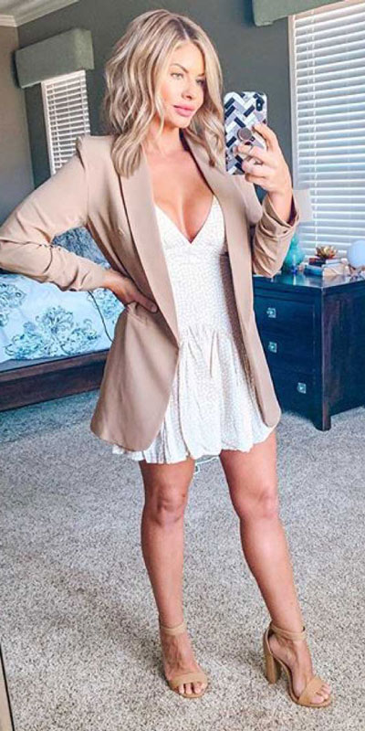 27 Adorable Fall Date Night Outfits Guaranteed to Impress. 27 Stylish Fall Outfits to Wear On Your Next Date, from Casual to Fancy. Fall Fashion via higiggle.com | mini dress | #falloutfits #dateoutfits #datenight #minidress