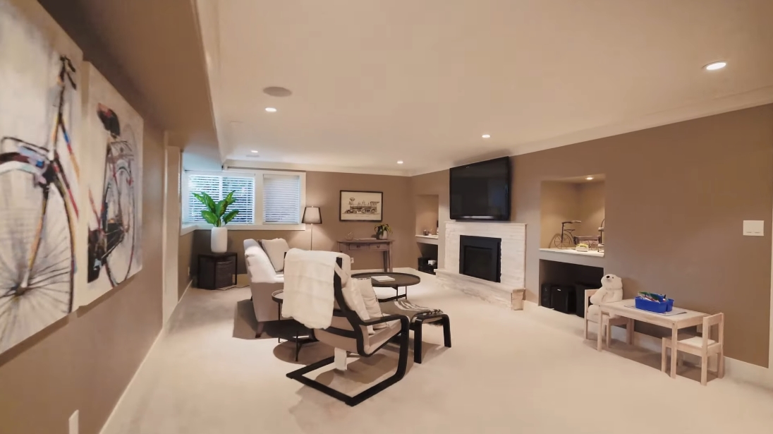 28 Interior Design Photos vs. 125 Kensington Crescent, North Vancouver Luxury Home Tour