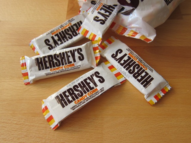 hersheys-candy-corn-creme-bars-02.JPG