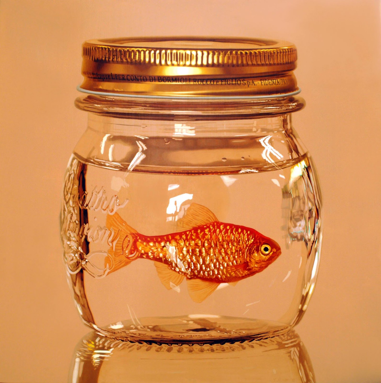 Рыба в банке как называется. Золотая рыбка. Рыбка в банке. Золотая рыбка в банке.
