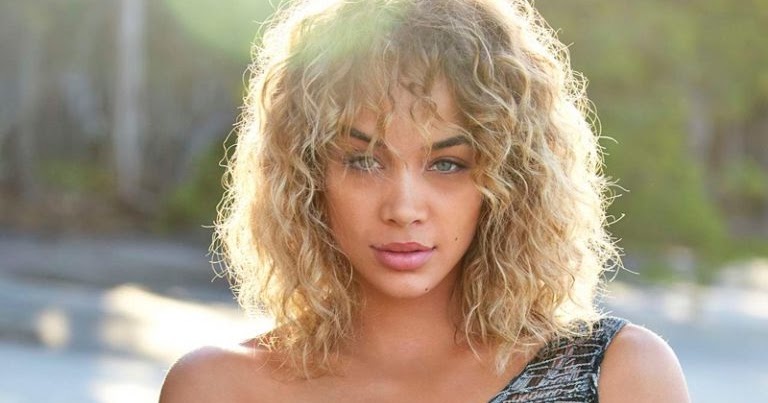 Jasmine Sanders is the SI Swimsuit Rookie of the Year 2019