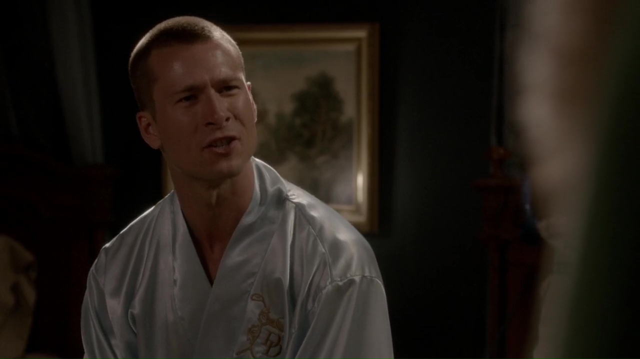 Films Et Séries Tv Avec Glen Powell ausCAPS: Glen Powell shirtless in Scream Queens 1-07 "Beware Of Young