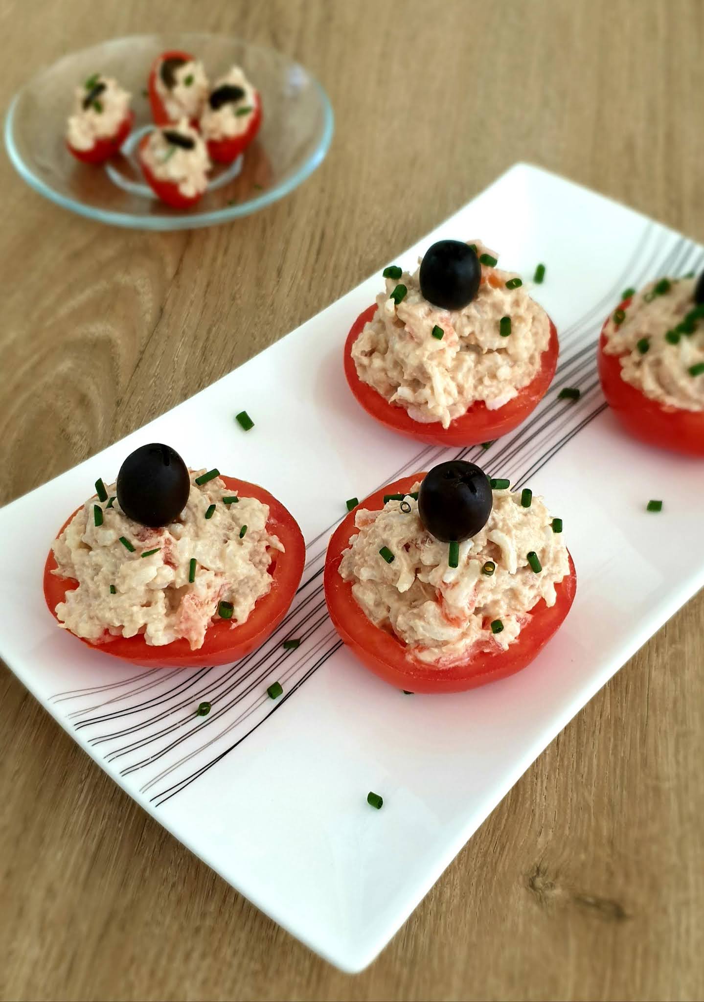 Tomates froides farcies au thon et riz