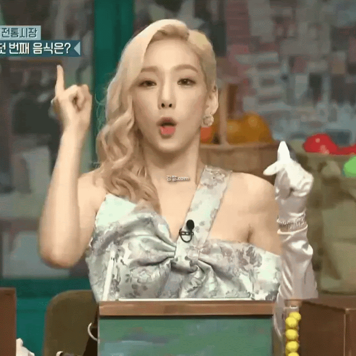 태연 12장 (GIF, 어제 놀토) ㄷㄷ