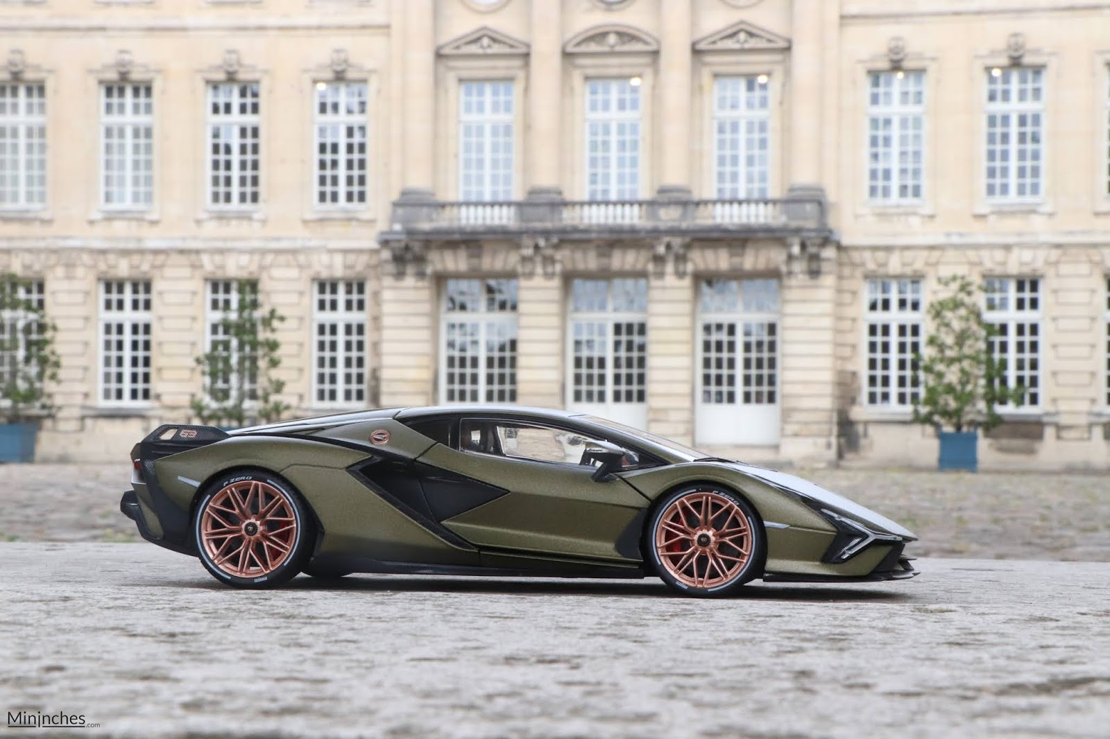 Une Lamborghini Si??n FKP 37 ?� 40�?� ! (Bburago au 1/18) - Mininches