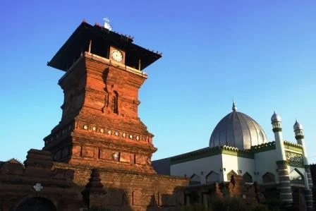 soal essay tentang kerajaan islam di indonesia
