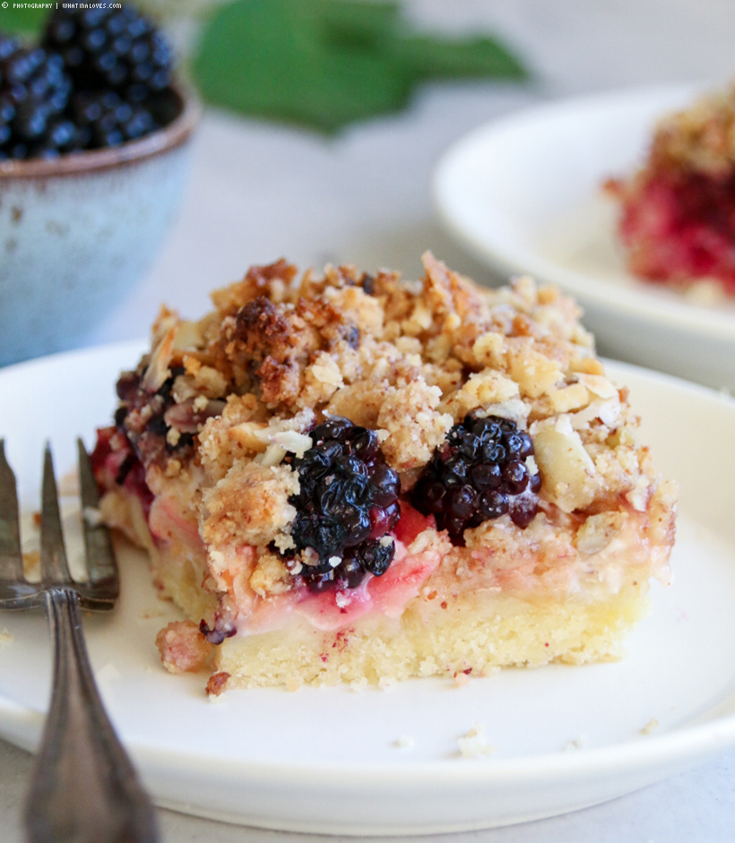 Brombeerkuchen mit Nussstreuseln