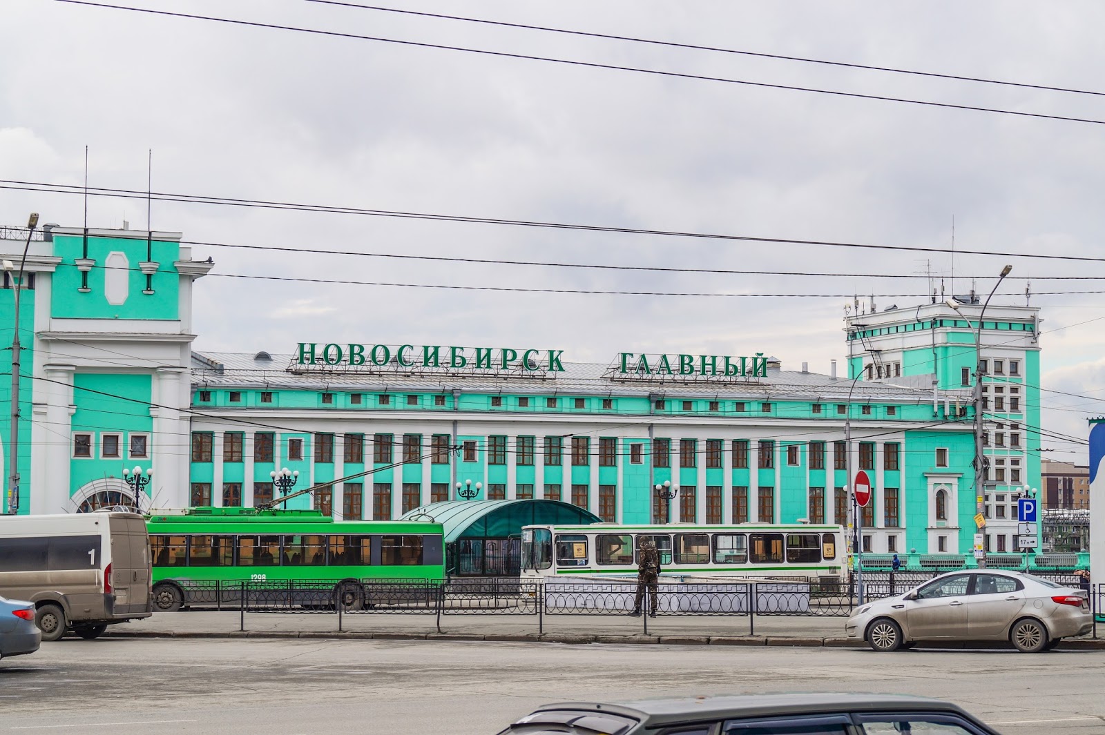Жд вокзал автобусы телефон. Станция Новосибирск-главный, Новосибирск. Новосибирский главный вокзал главный Новосибирск. Автостанция Новосибирск ЖД вокзал главный. Новосибирск автостанции на вокзале.