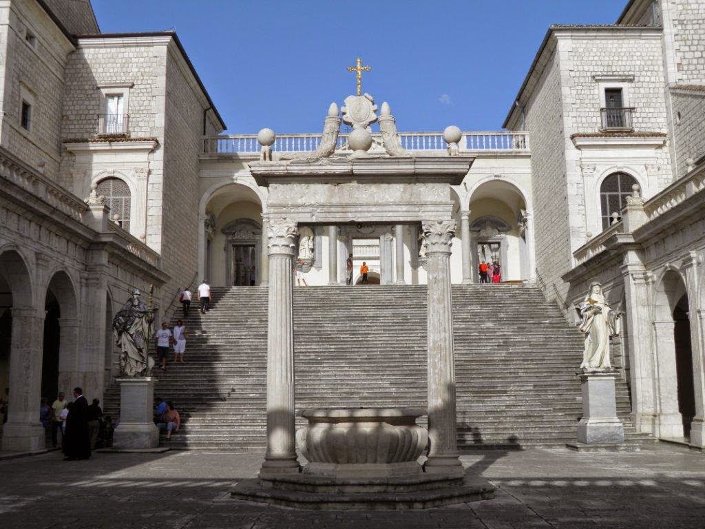 Tabernacoli italiani Cassino. San Benedetto e Santa Scolastica Tabernacoli italiani Cassino. San Benedetto e Santa Scolastica