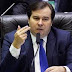 Rodrigo Maia pede afastamento de Roberto Alvim, o nazista amigo de Bolsonaro