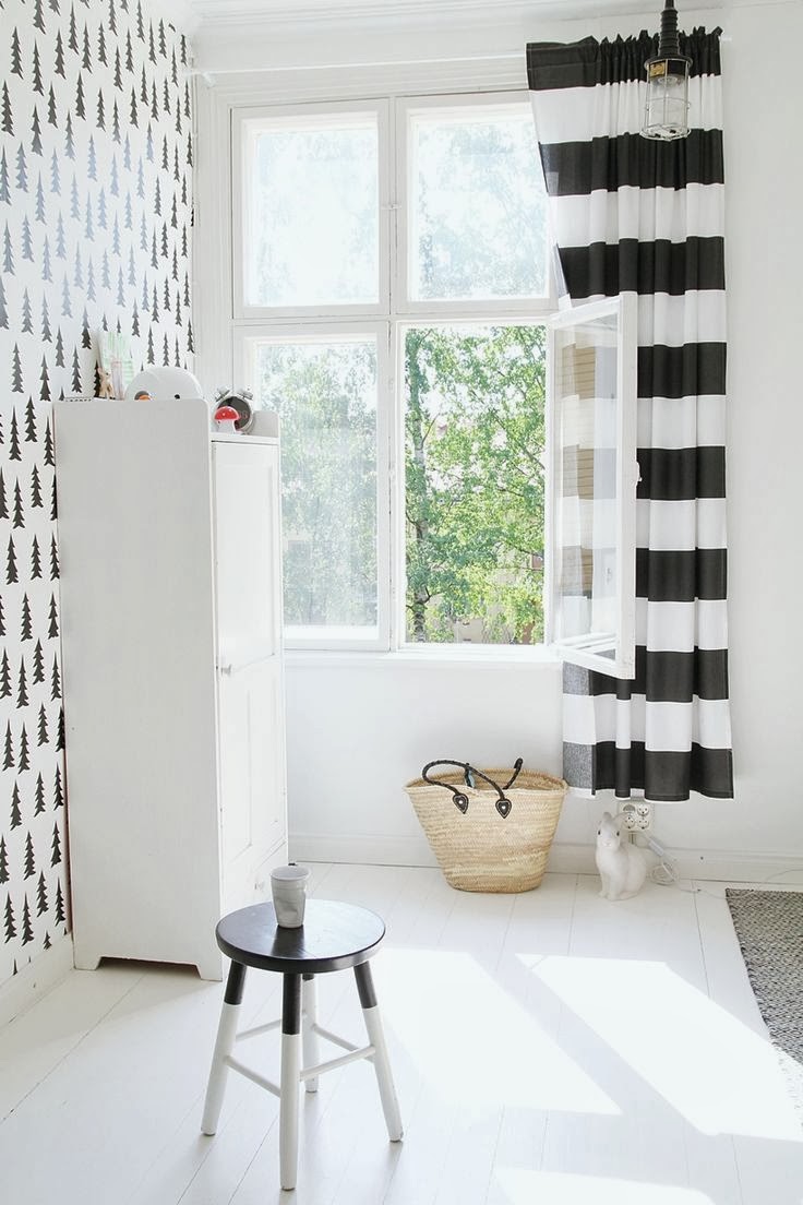 okissia: cortinas de rayas blancas y negra ¿como colocarlas