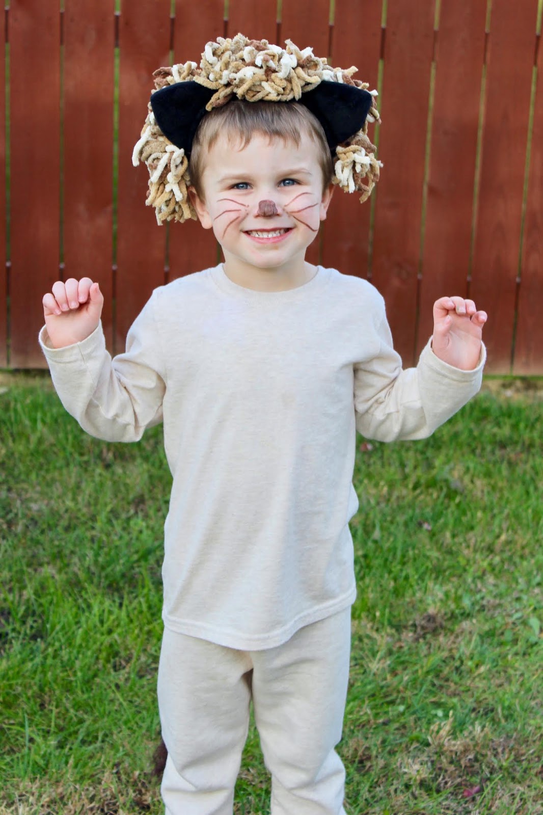 DIY Lion Mane Tutorial using Yarn Pom Poms