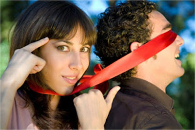 7. التلاعب عاطفيا بالرجال