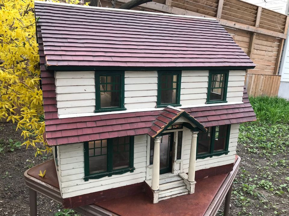 Susan's Mini Homes Antique Dollhouse made in Quebec