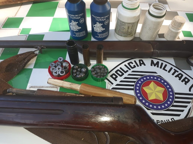 Polícia Ambiental apreende espingarda, munições e ave silvestre com anilha falsificada na zona rural de Rancharia Polícia Ambiental apreende espingarda, munições e ave silvestre com anilha falsificada na zona rural de Rancharia