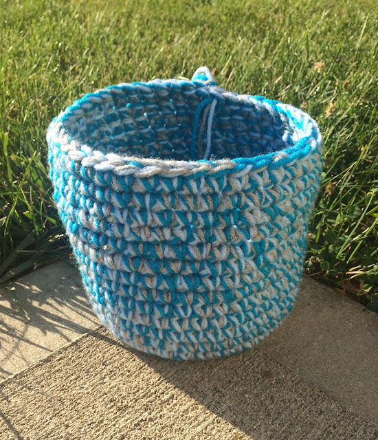 FREE Crochet Pattern for a Rolled Yarn Holder
