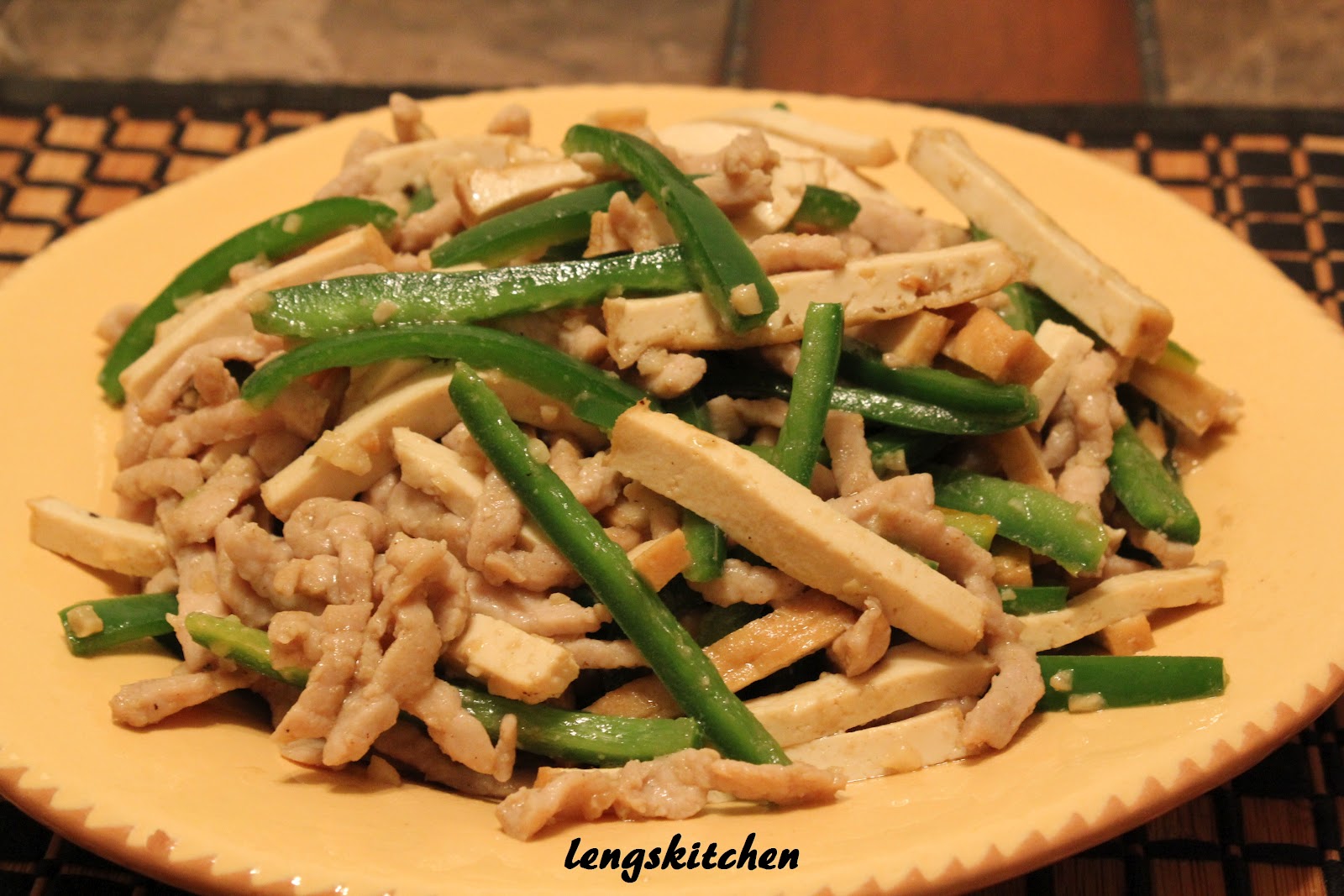 Kitchen Chaos Shredded Pork with Tofu and Hot Peppers 双丝小辣椒