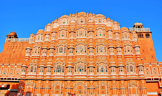 Architecture in Focus: Hawa Mahal - the Palace of the Winds - Nomadic ...