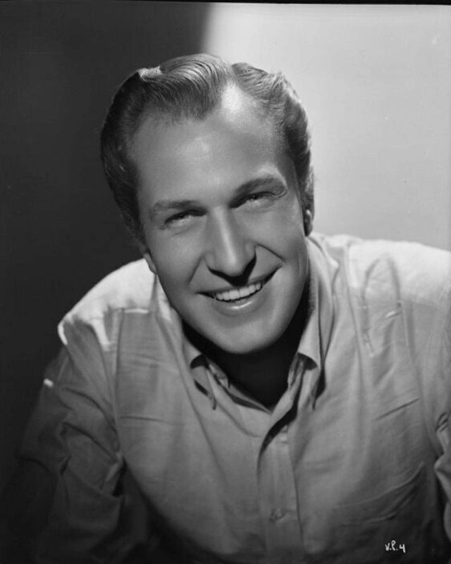 30 Portrait Photos of American Actor Vincent Price in the 1930s and ...