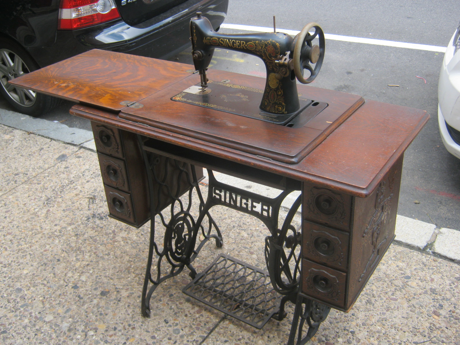 Uhuru Furniture & Collectibles: 1890s Singer Treadle Sewing Machine- SOLD