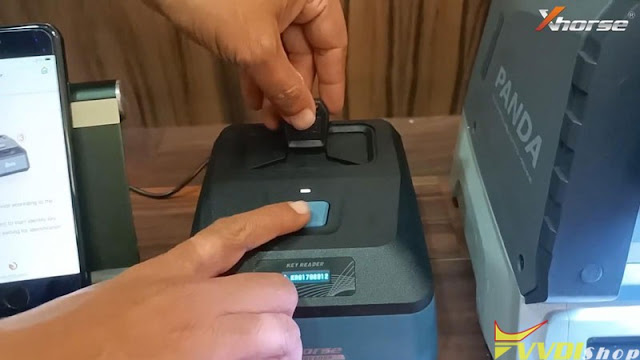 Xhorse Key Reader Identify 7 Car Keys Fast  3