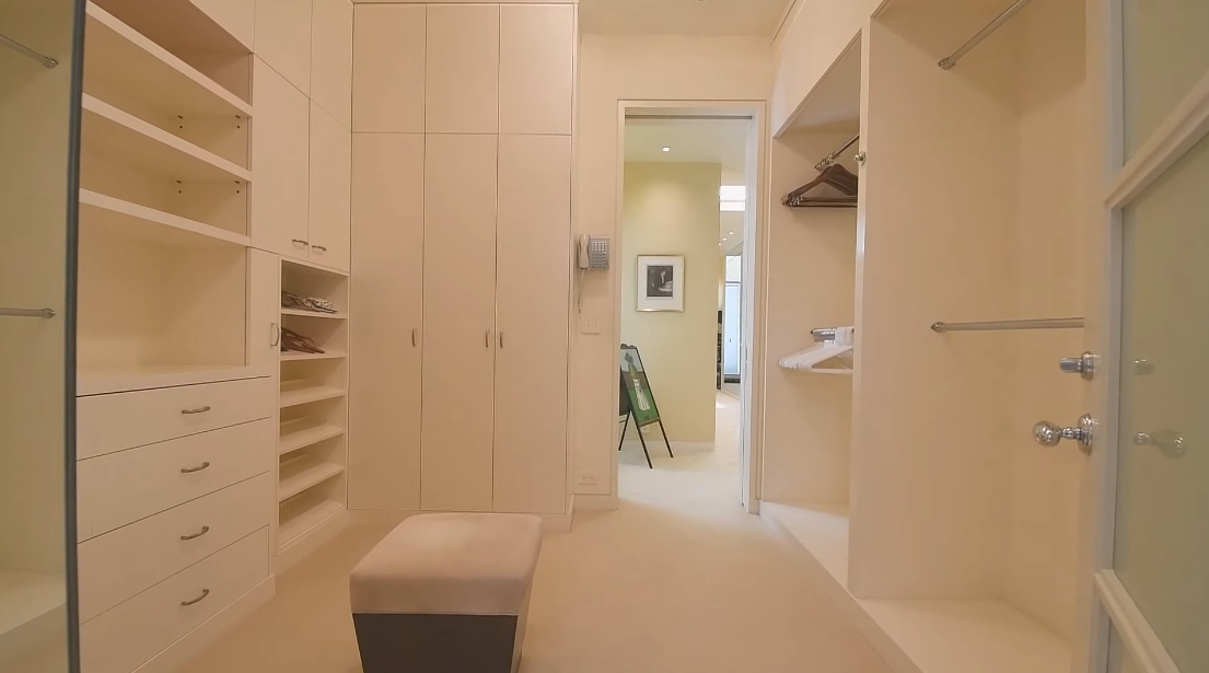 35 Interior Design Photos vs. 936 N Lake Way, Palm Beach, FL Luxury Home Tour