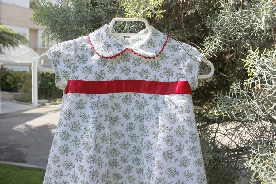 DIY Ropa de bebé: Vestido de flores y mangas de globo. patrón gratis