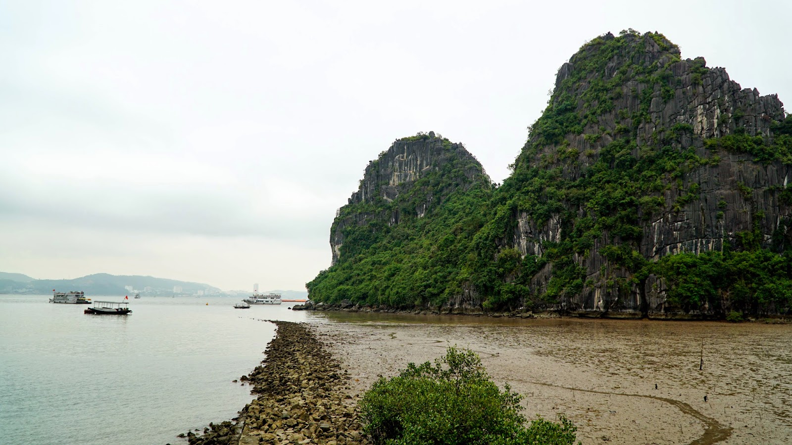 View from one of the lookout points perched along the cliffs of Dau Go island