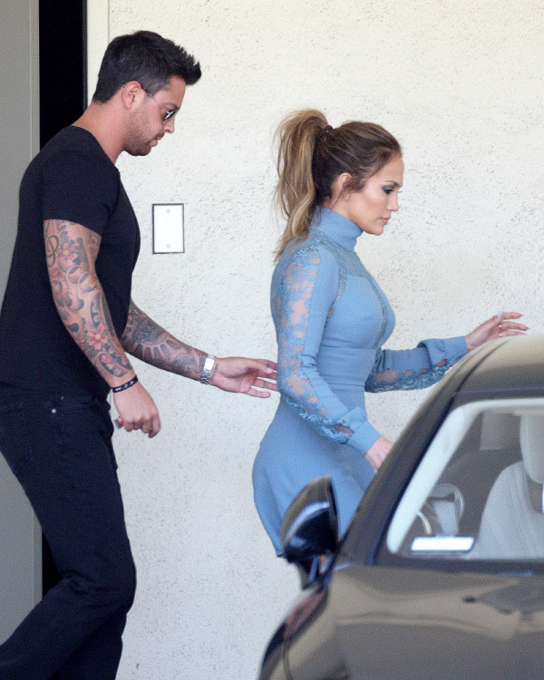 THE HUGE BODYGUARD WHO WATCHES JENNIFER LOPEZ'S FOOTSTEPS CELEBRITY