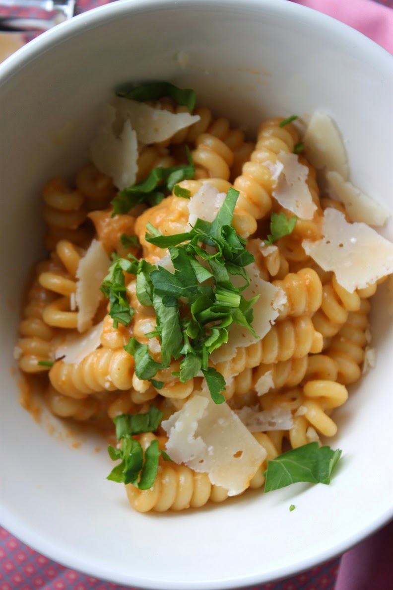 PASTA CON SALSA DE PIMIENTOS {PASTA