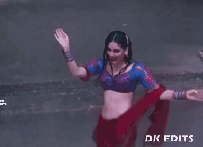 BOLLYTOLLY ACTRESS IMAGES & GIF IMAGES: Kareena Kapoor saree drop ...
