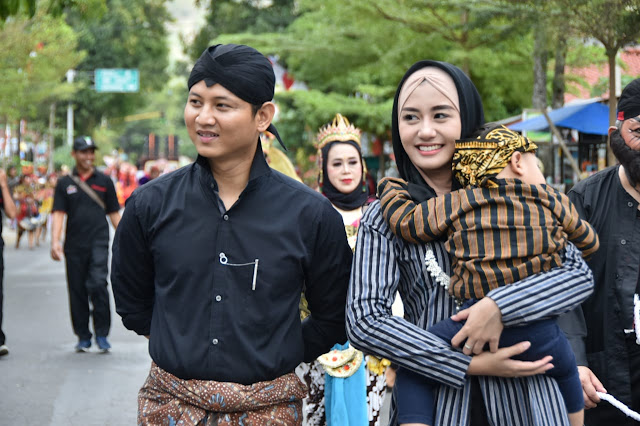 Bupati Trenggalek Beserta Istri Ikut Ramaikan Trenggalek Ethnic Carnival 2019