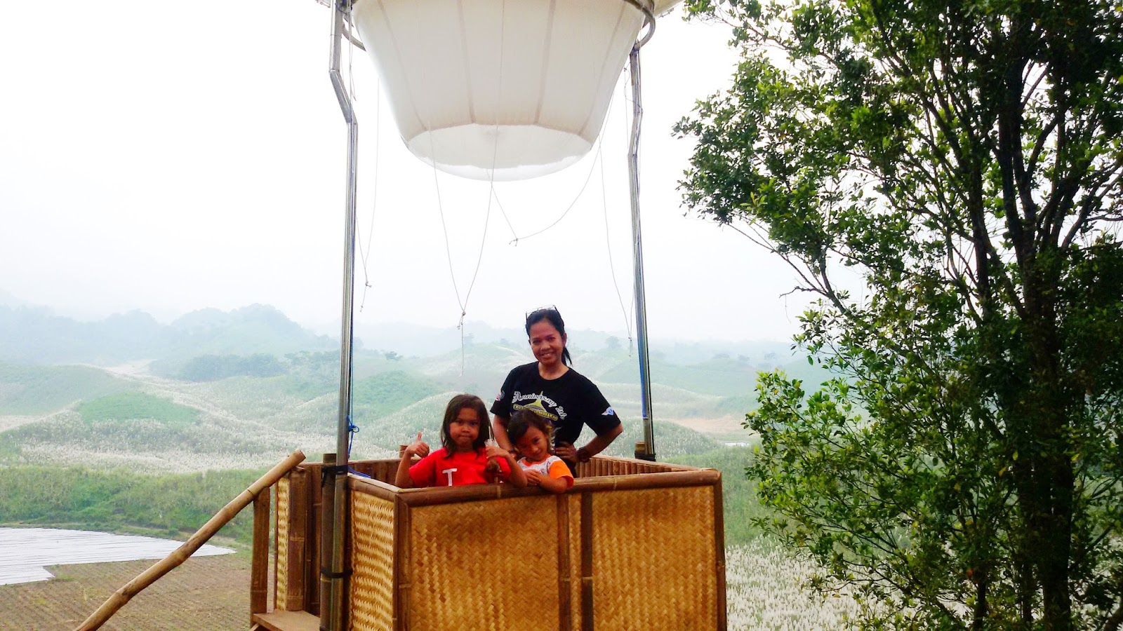 BUKIT TELETUBBIES BLITAR, BAGAI BERKELANA DI NEGERI ...