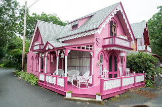 บ้านสีชมพู