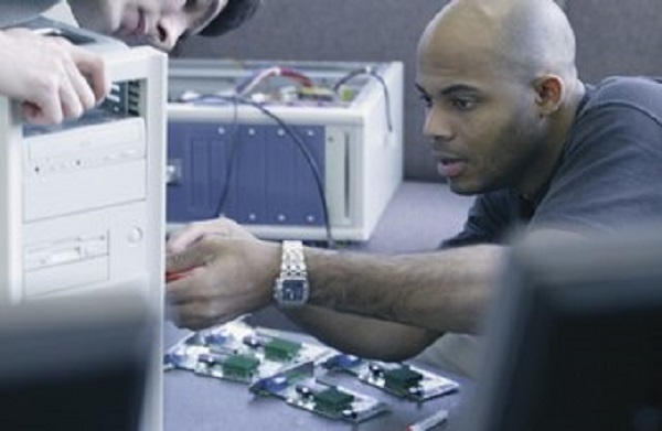 how much do computer repair technicians make