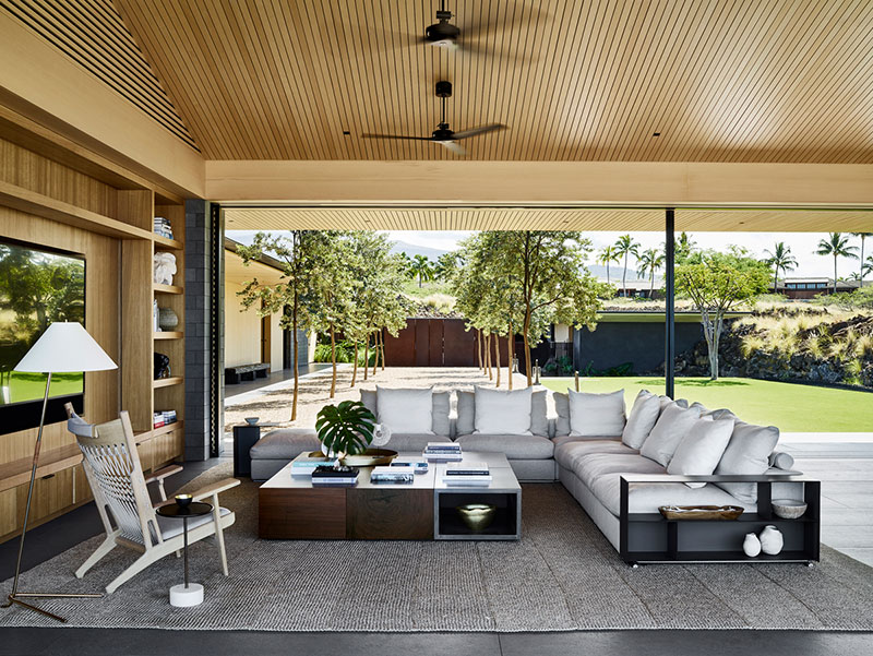 Oceanfront house in Hawaii by  Walker Warner Architects