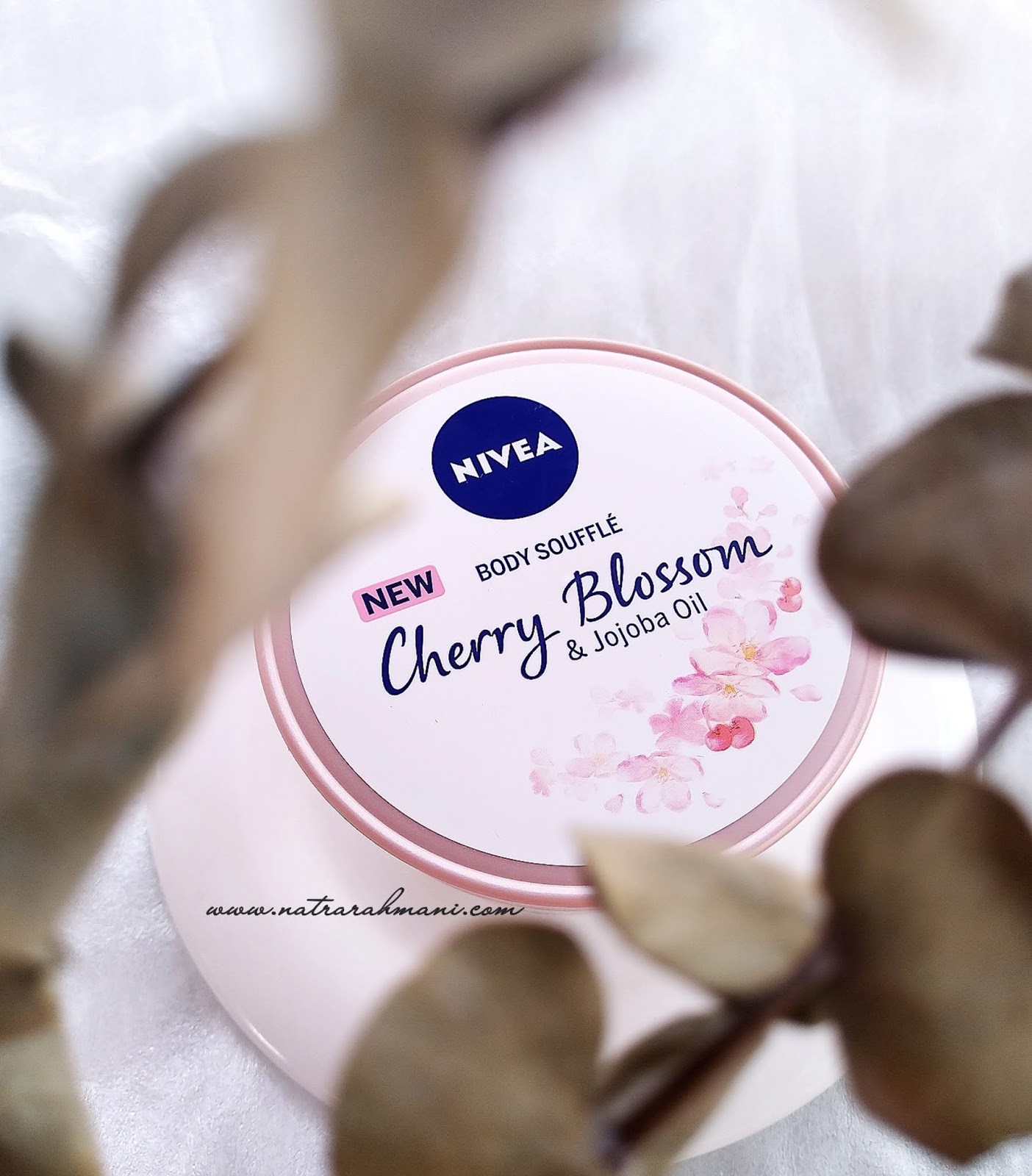 NIVEA BODY SOUFFLE CHERRY BLOSSOM DAN JOJOBA OIL / Natrarahmani