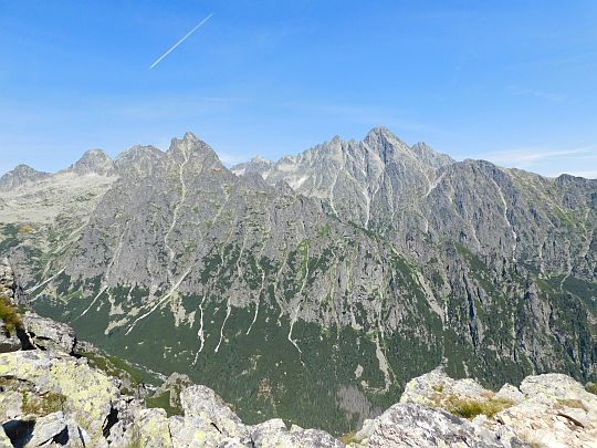 Masyw Pośredniej Grani i masyw Łomnicy.