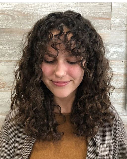 Best Curly Hair For Your Shoulder Length Hair